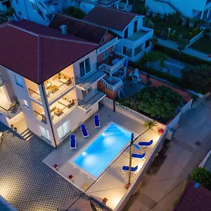 Thalia Apartman